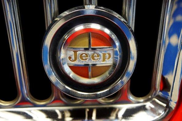 1966 Jeep J2000 pickup truck, 4×4