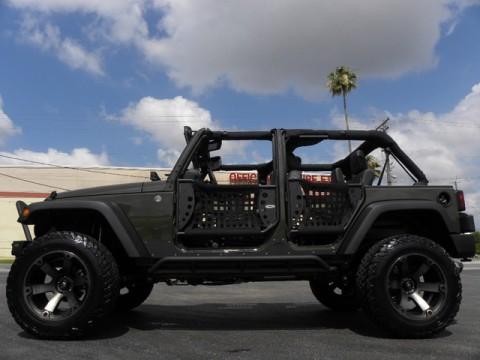 2015 Jeep Wrangler FURY Poison Spyder DV8 BODY Armor Smitty FUEL BEAS na prodej