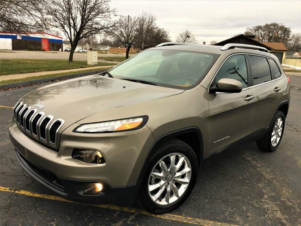 2016 Jeep Cherokee Limited Sport Utility 4-Dr 2.4L