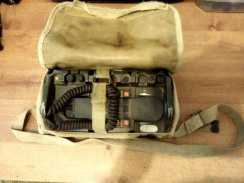 US Military ARMY Radio Field Phone Telephone Including THE BAG na prodej