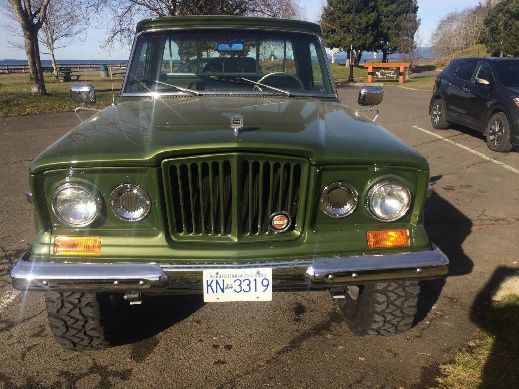 1970 Jeep J2000 Pickup