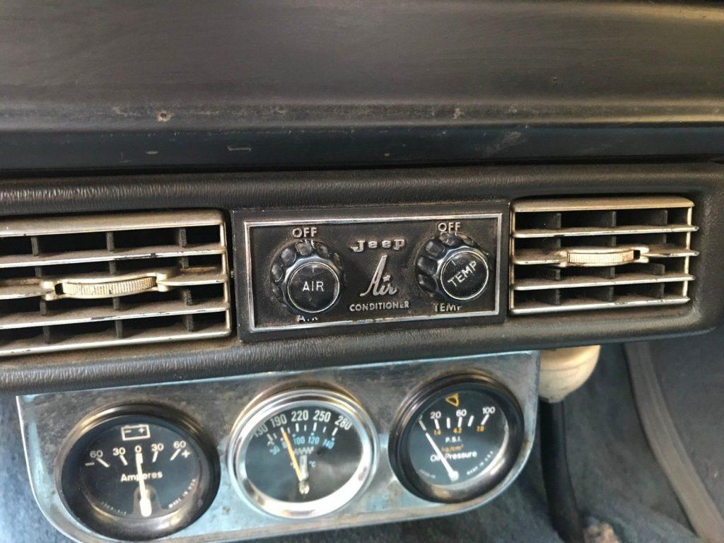 1972 J 4000 Jeep Pickup