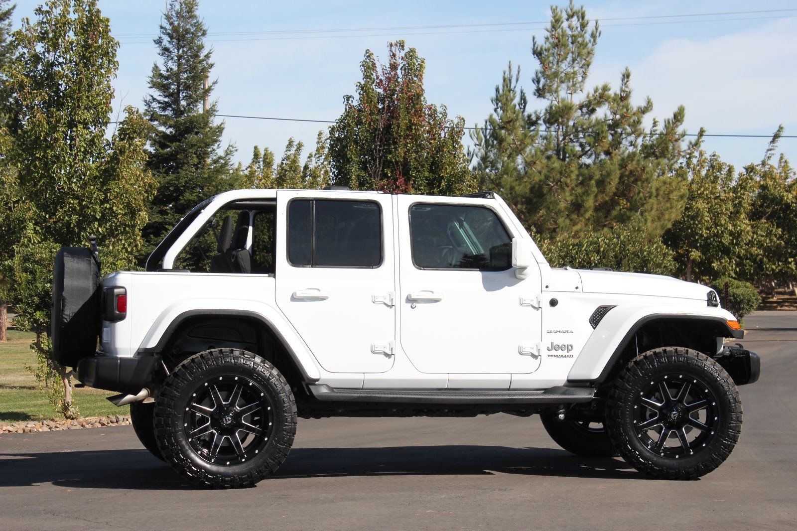 2018 Jeep Wrangler Sahara JL Unlimited Premium Lifted and Loaded na prodej