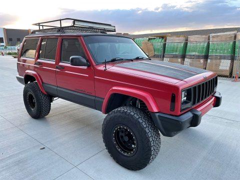 1999 Jeep Cherokee XJ &#8211; CLEAN &#8211; BUILT &#8211; SUPER LOW MILES! na prodej