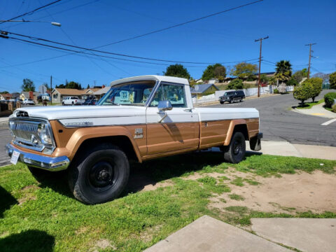 1973 Jeep J-4700 na prodej