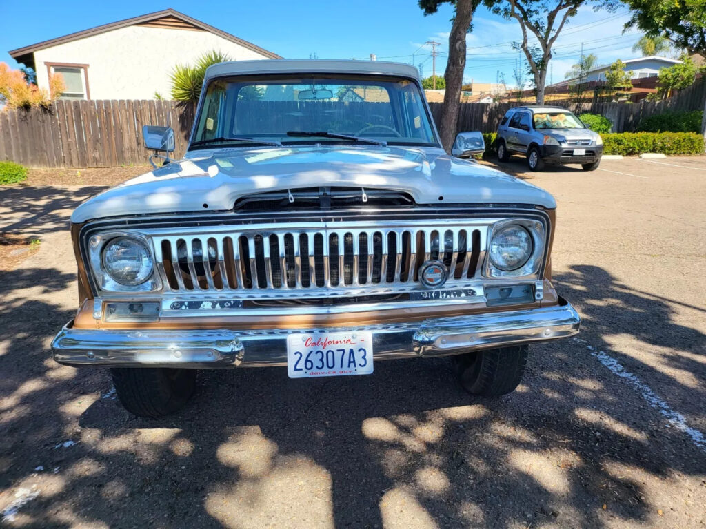 1973 Jeep J-4700