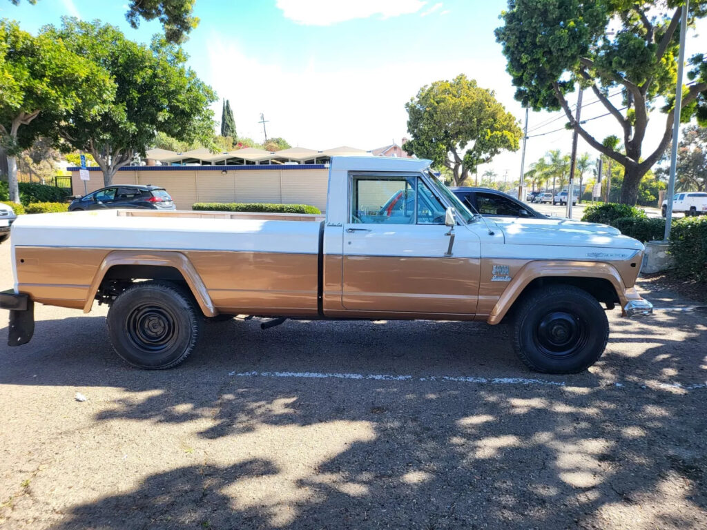 1973 Jeep J-4700