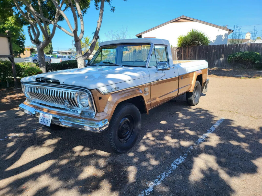 1973 Jeep J-4700