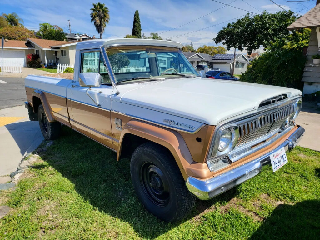 1973 Jeep J-4700