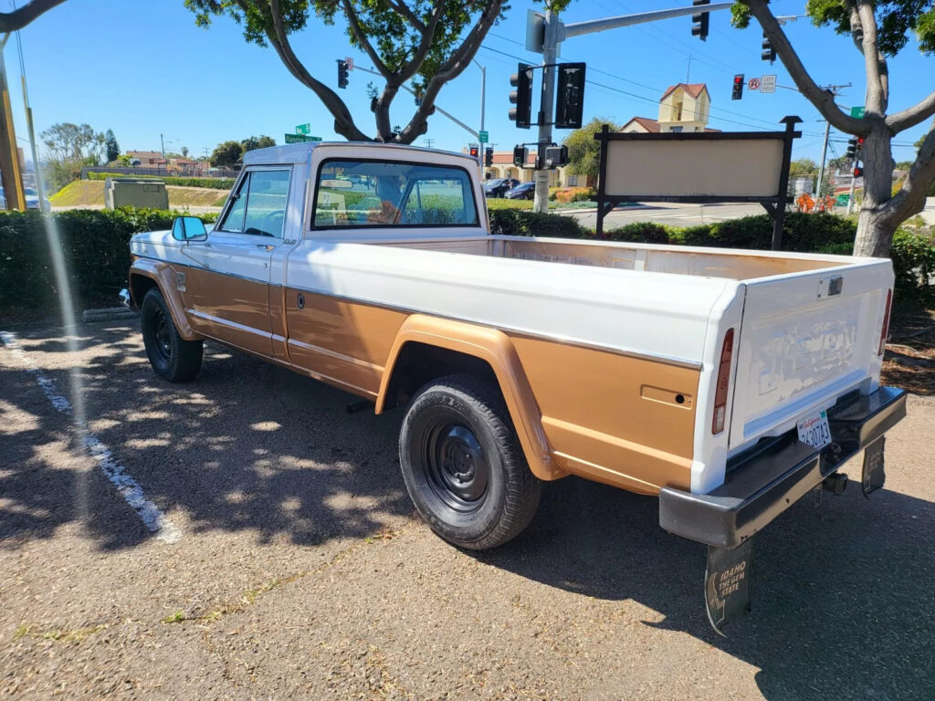 1973 Jeep J-4700