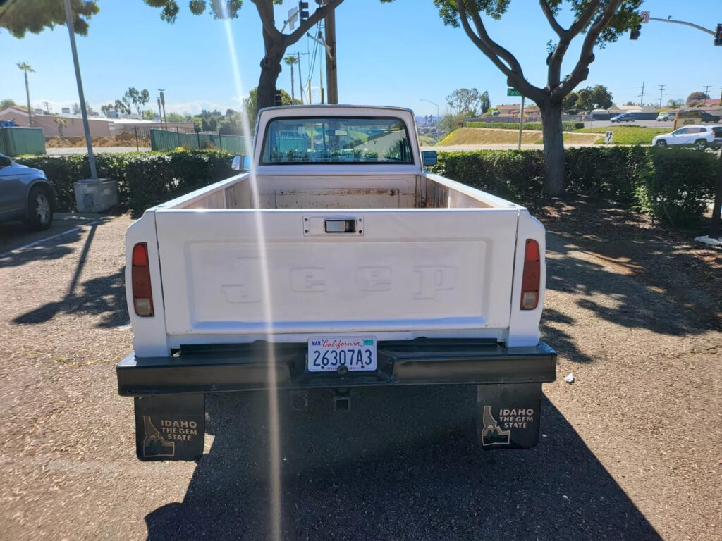 1973 Jeep J-4700