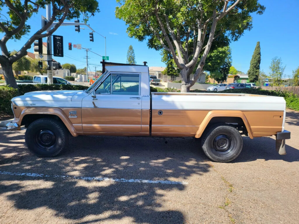 1973 Jeep J-4700