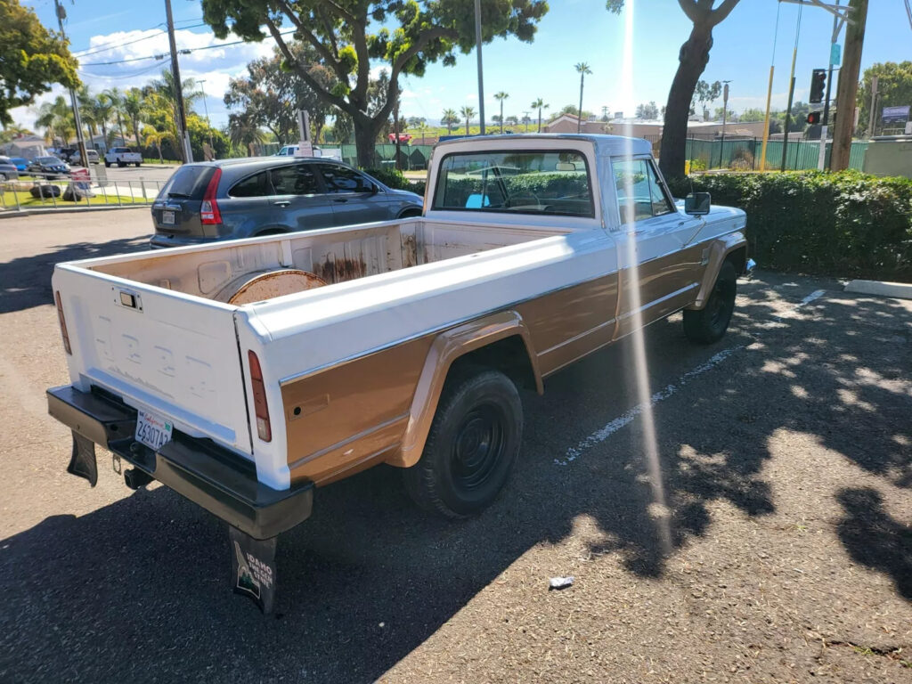 1973 Jeep J-4700