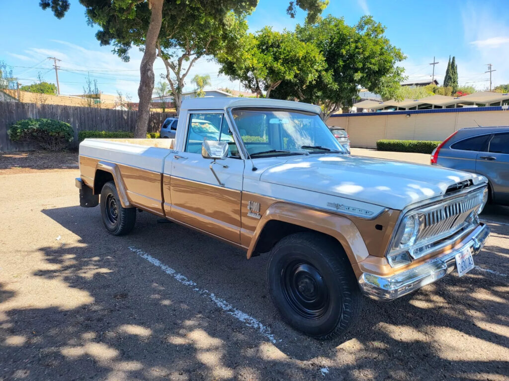 1973 Jeep J-4700