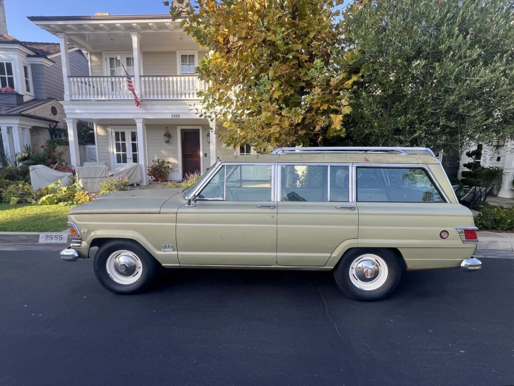 1971 Jeep Wagoneer