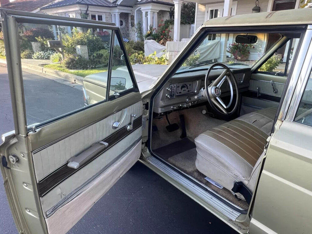 1971 Jeep Wagoneer