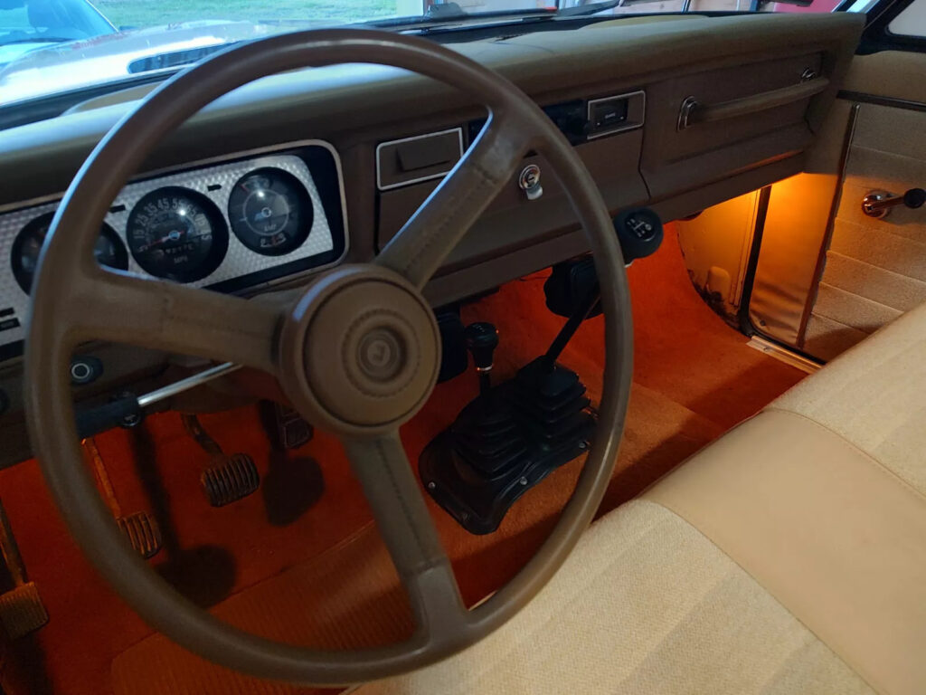 1981 Jeep J10 Western Weave Cloth Interior / Custom Level trim