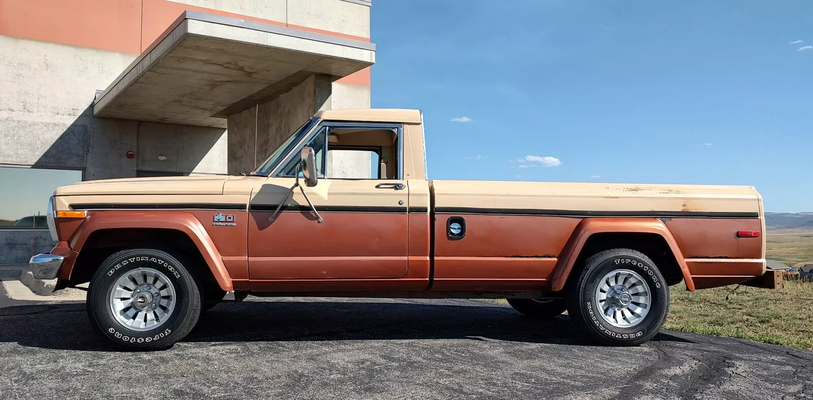 1981 Jeep J10 Western Weave Cloth Interior / Custom Level trim