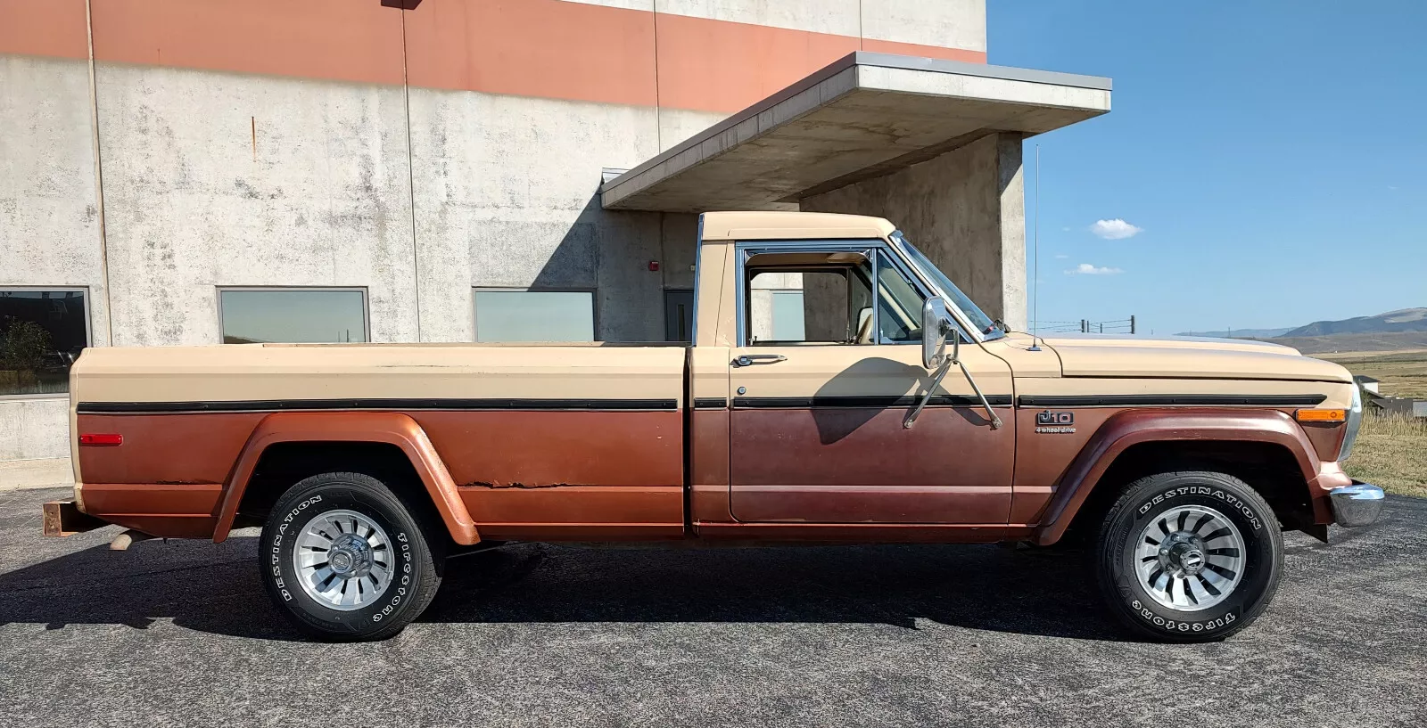 1981 Jeep J10 Western Weave Cloth Interior / Custom Level trim