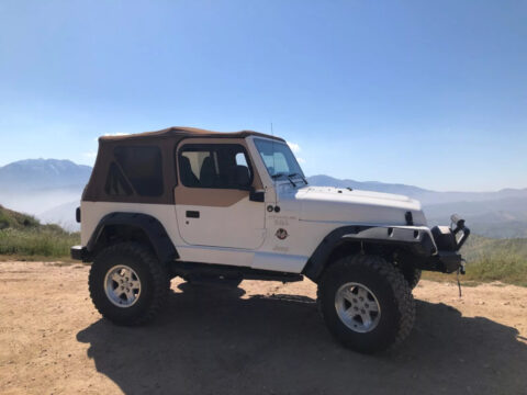 1997 Jeep Wrangler Sahara 5-Speed Manual! na prodej