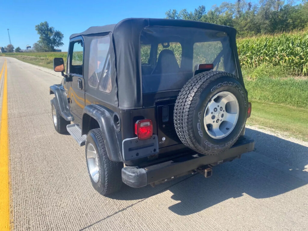 2001 Jeep Wrangler HD Video 6 cyl 4,0 lt Inline 5 spd 4×4 low Miles