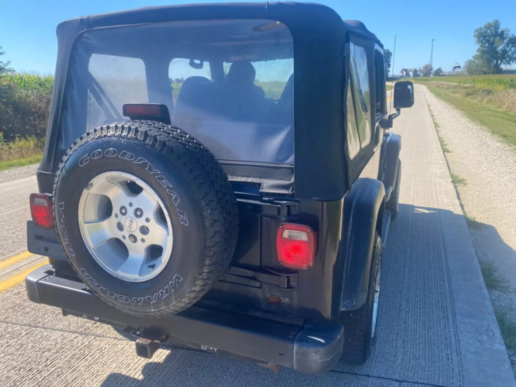 2001 Jeep Wrangler HD Video 6 cyl 4,0 lt Inline 5 spd 4×4 low Miles