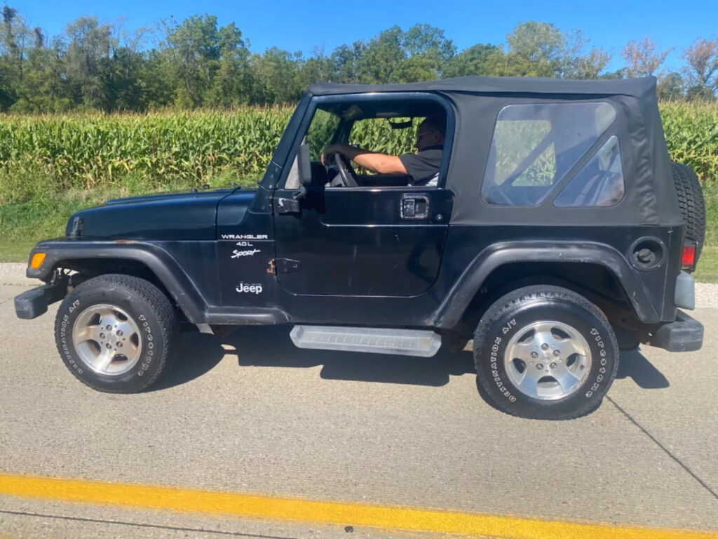 2001 Jeep Wrangler HD Video 6 cyl 4,0 lt Inline 5 spd 4×4 low Miles