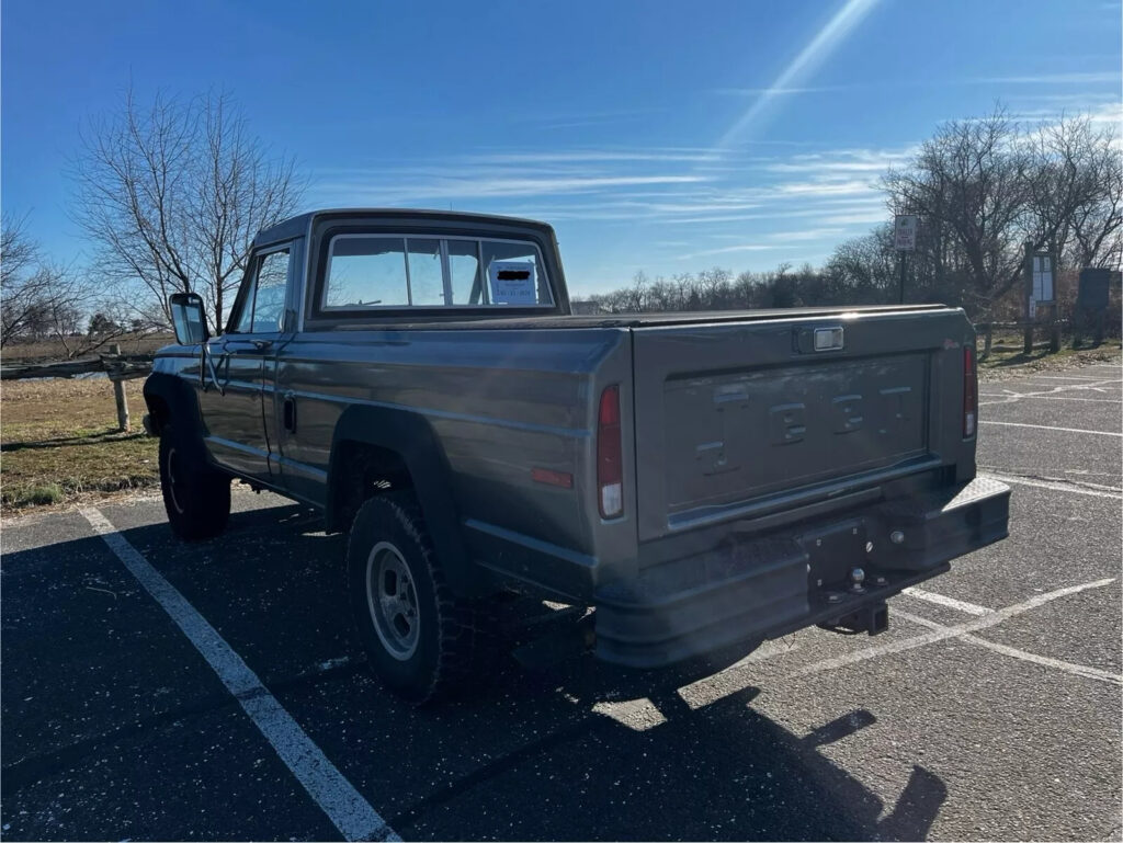 1979 Jeep J10 Black Bed Liner, Original Chrome