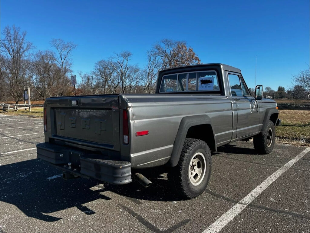 1979 Jeep J10 Black Bed Liner, Original Chrome