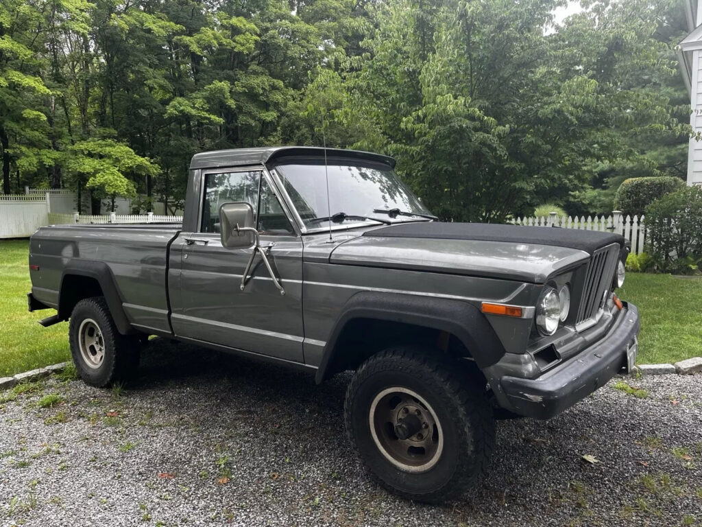 1979 Jeep J10 Black Bed Liner, Original Chrome