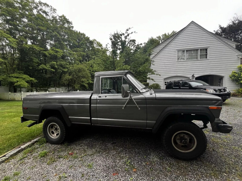 1979 Jeep J10 Black Bed Liner, Original Chrome