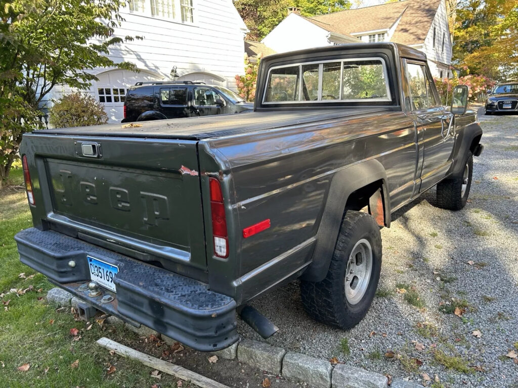 1979 Jeep J10 Black Bed Liner, Original Chrome