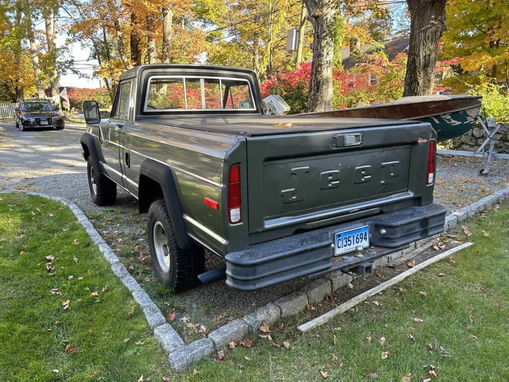 1979 Jeep J10 Black Bed Liner, Original Chrome