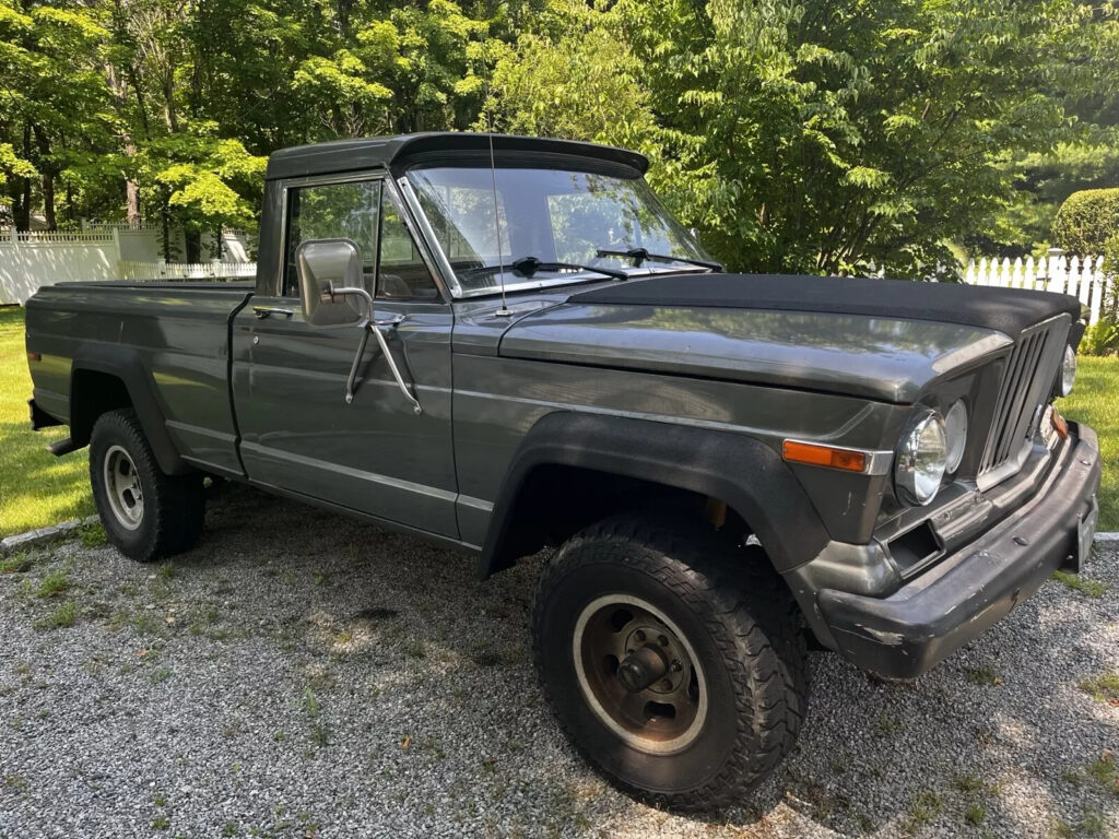 1979 Jeep J10 Black Bed Liner, Original Chrome