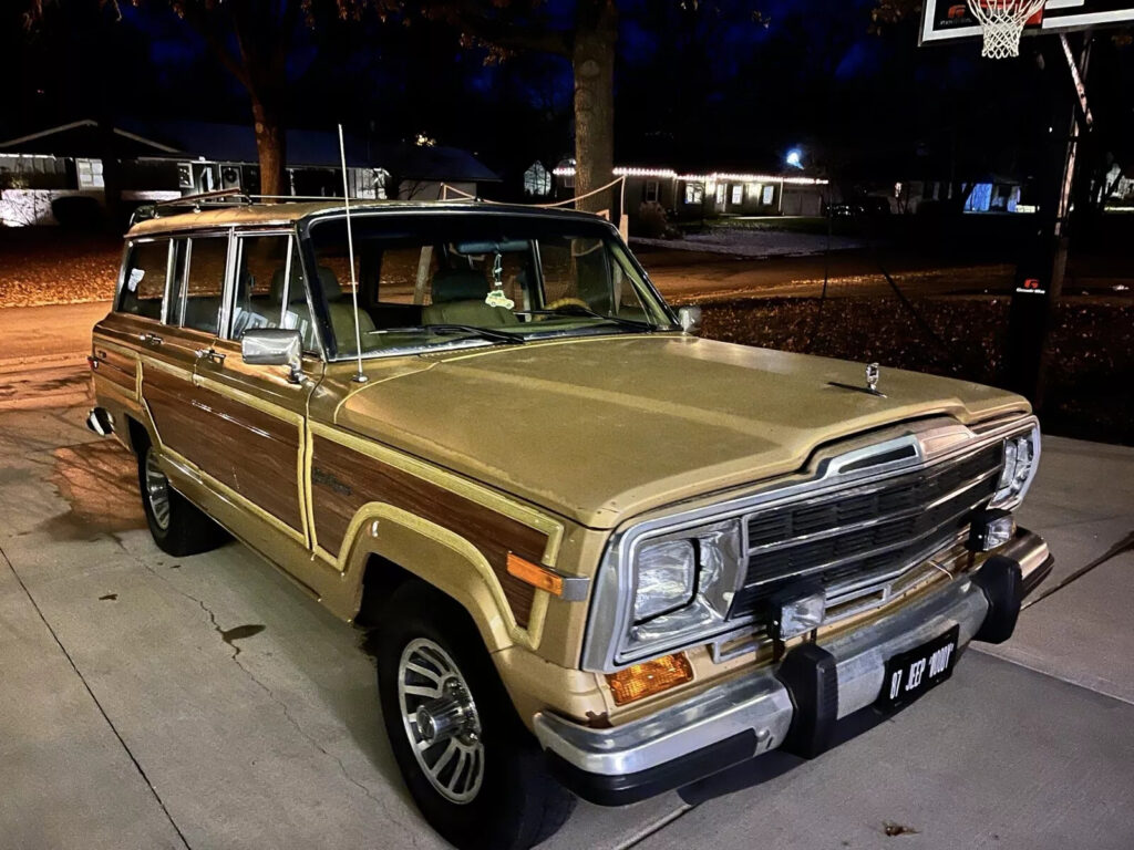 1987 Jeep Wagoneer Gold with Wood Grain Panel