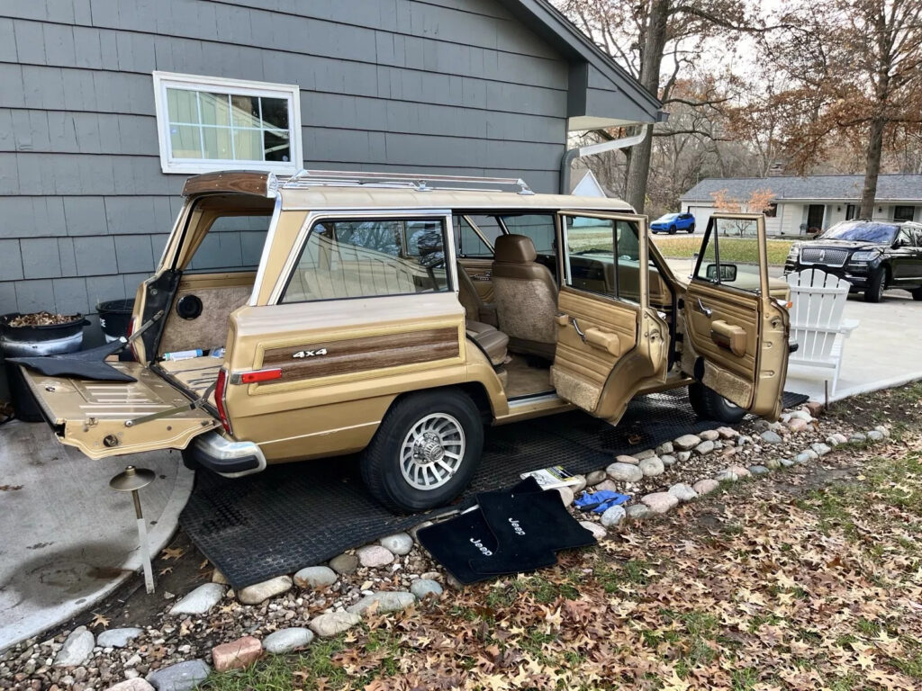 1987 Jeep Wagoneer Gold with Wood Grain Panel