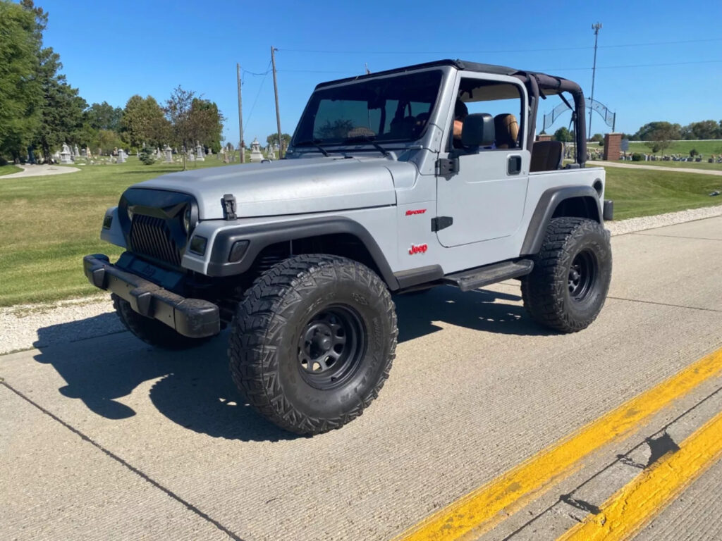 1997 Jeep Wrangler HD Video 6 cyl 4,0 lt Inline auto 4×4 low Miles