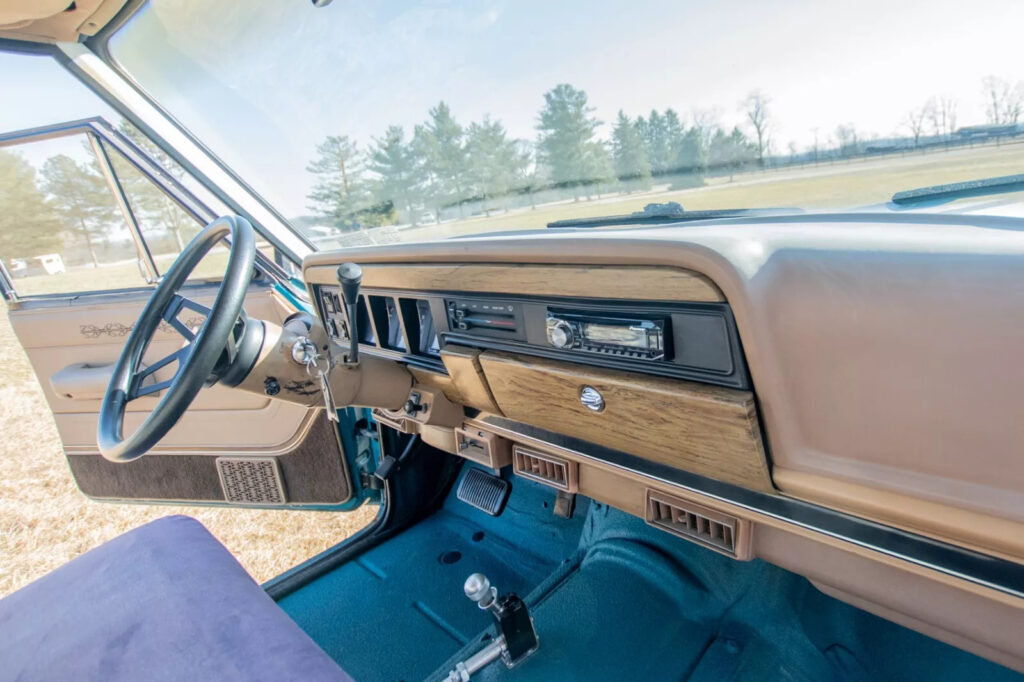 1987 Jeep Grand Wagoneer