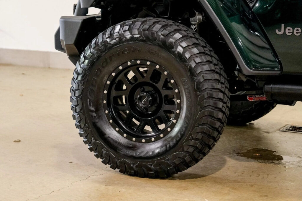 2020 Jeep Wrangler Unlimited Rubicon 392 HEMI CONV 4X4, Bumpers,led’s