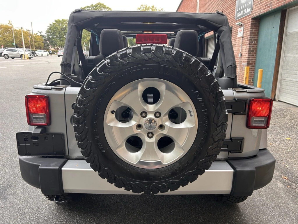 2015 Jeep Wrangler Unlimited Sahara1 Owner 4×4 6 Speed Trans clean Carfax