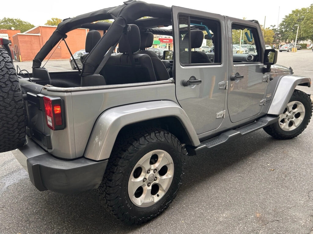 2015 Jeep Wrangler Unlimited Sahara1 Owner 4×4 6 Speed Trans clean Carfax