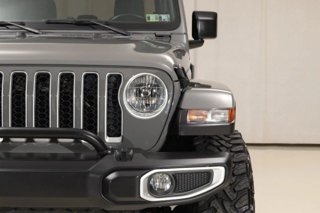2022 Jeep Gladiator 4WD Overland Lifted 6-Speed Manual 37’s