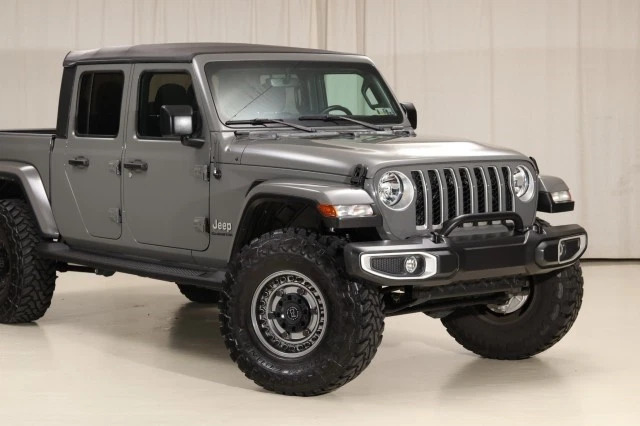2022 Jeep Gladiator 4WD Overland Lifted 6-Speed Manual 37’s