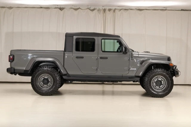 2022 Jeep Gladiator 4WD Overland Lifted 6-Speed Manual 37’s