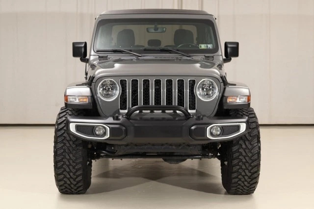 2022 Jeep Gladiator 4WD Overland Lifted 6-Speed Manual 37’s