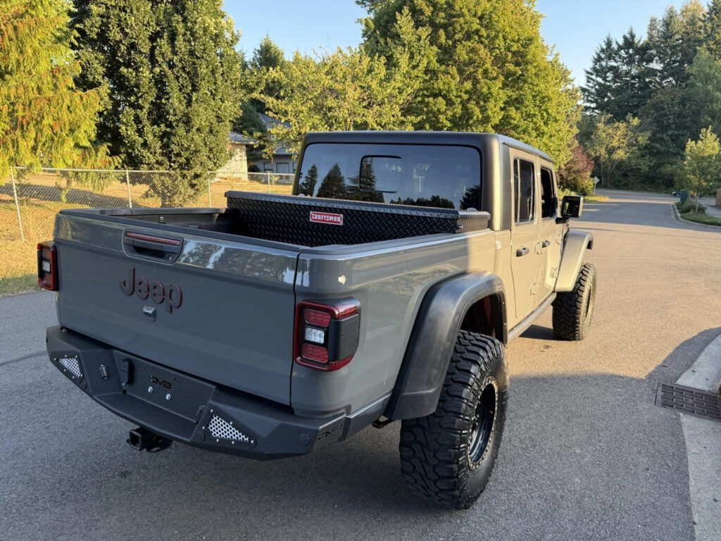 2023 Jeep Gladiator