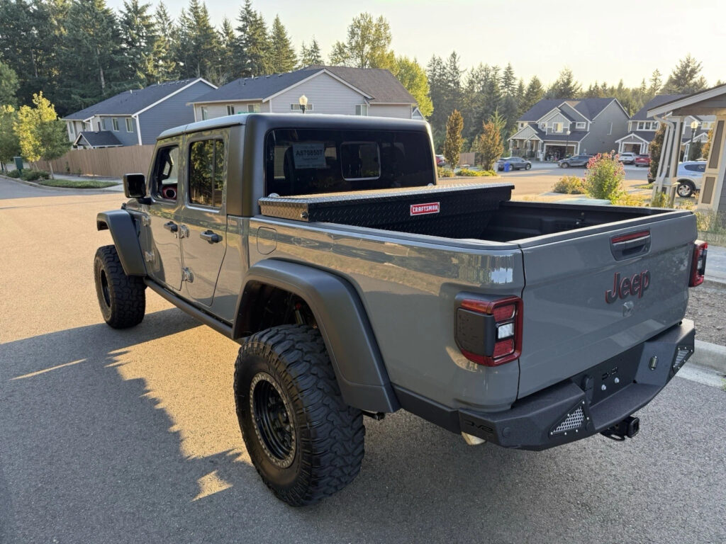 2023 Jeep Gladiator