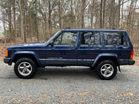 1996 Jeep Cherokee XJ. Rust Free. Only 89k mi. na prodej