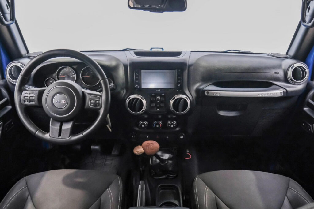 2016 Jeep Wrangler Unlimited Sahara 4X4 Lifted,bumper,fuelwheels,49k