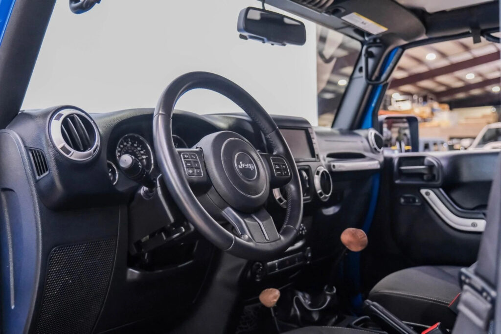 2016 Jeep Wrangler Unlimited Sahara 4X4 Lifted,bumper,fuelwheels,49k